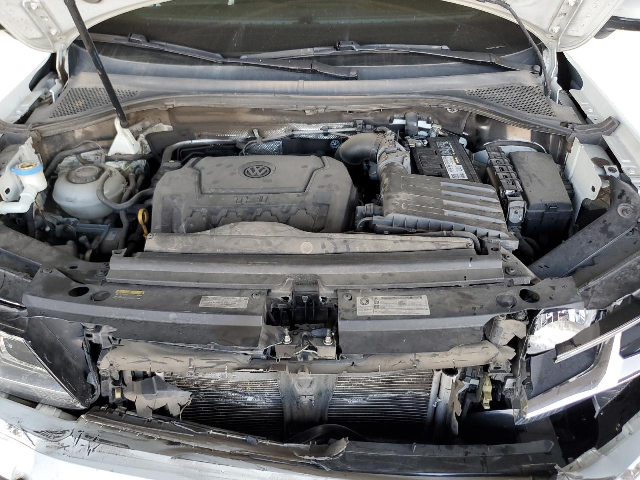 2018 Volkswagen Tiguan - Image 14