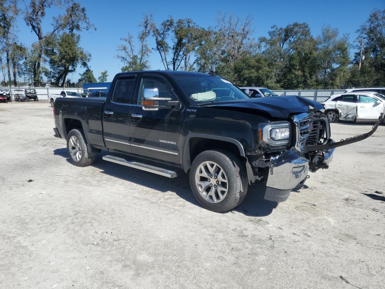 2017 GMC Sierra - Image 4
