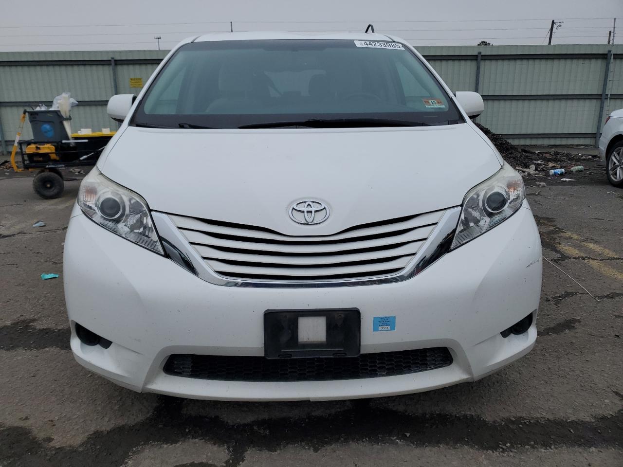 2017 Toyota Sienna - Image 5