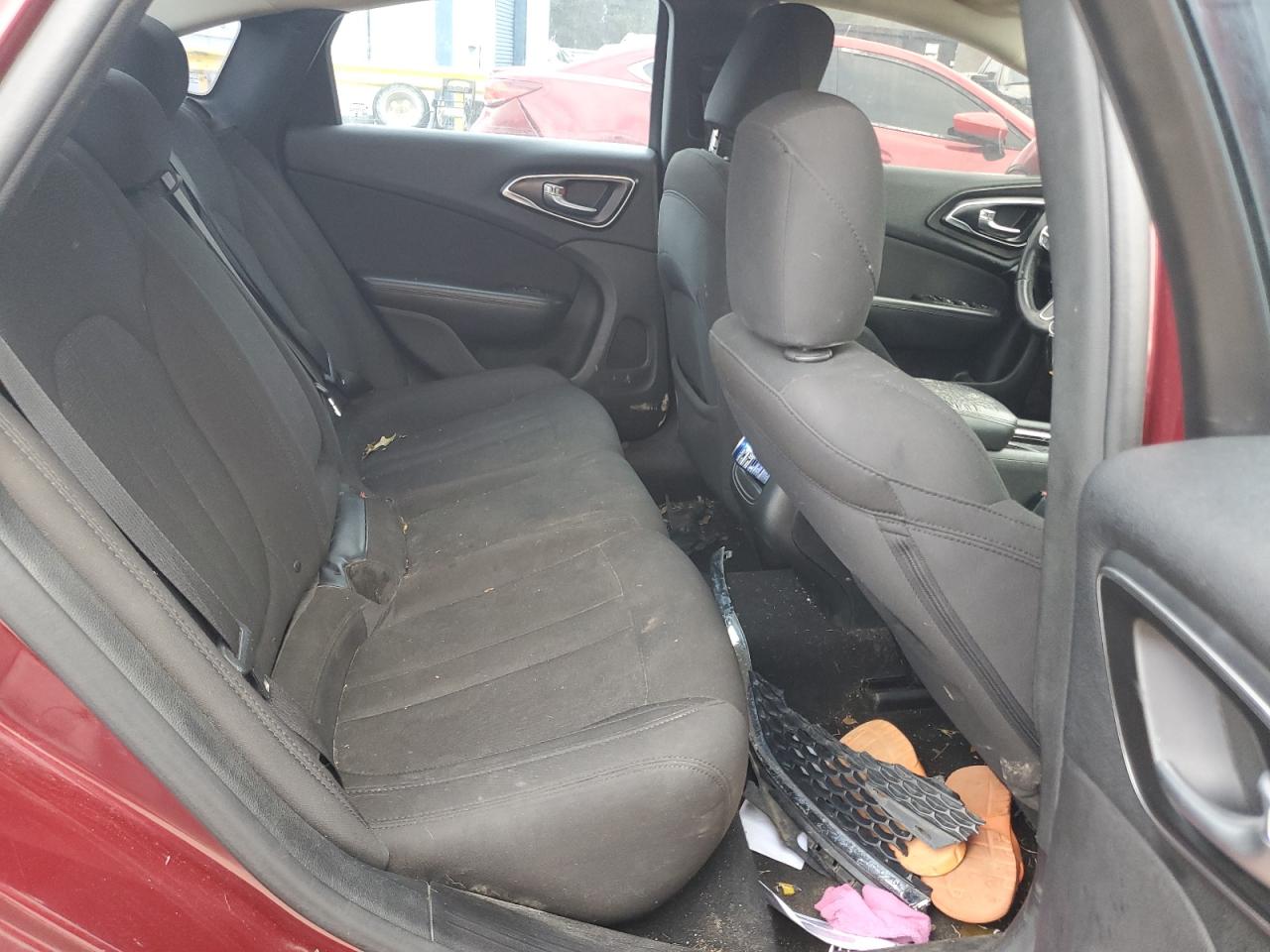 2016 Chrysler 200 - Image 10
