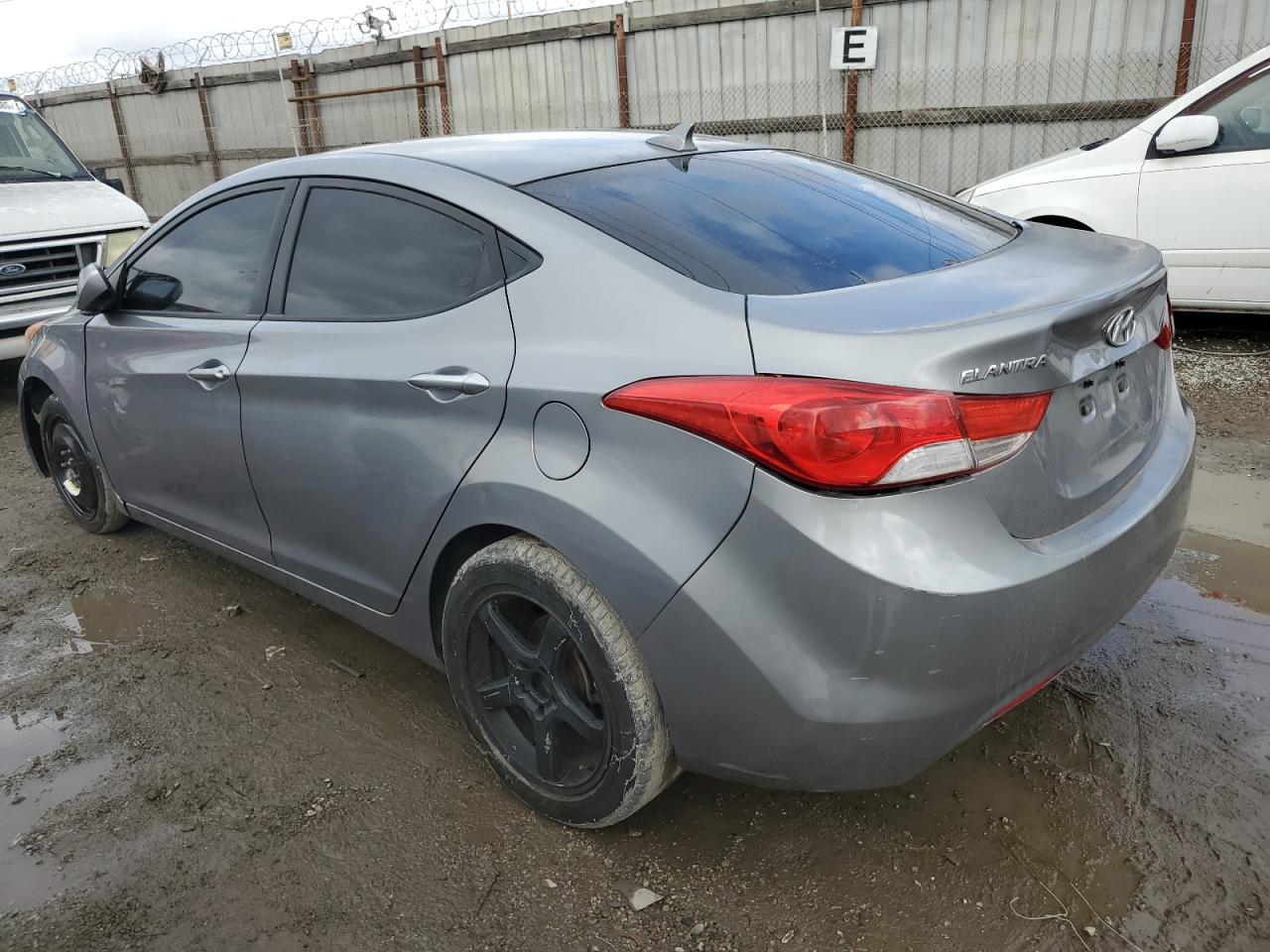 2013 Hyundai Elantra - Image 2