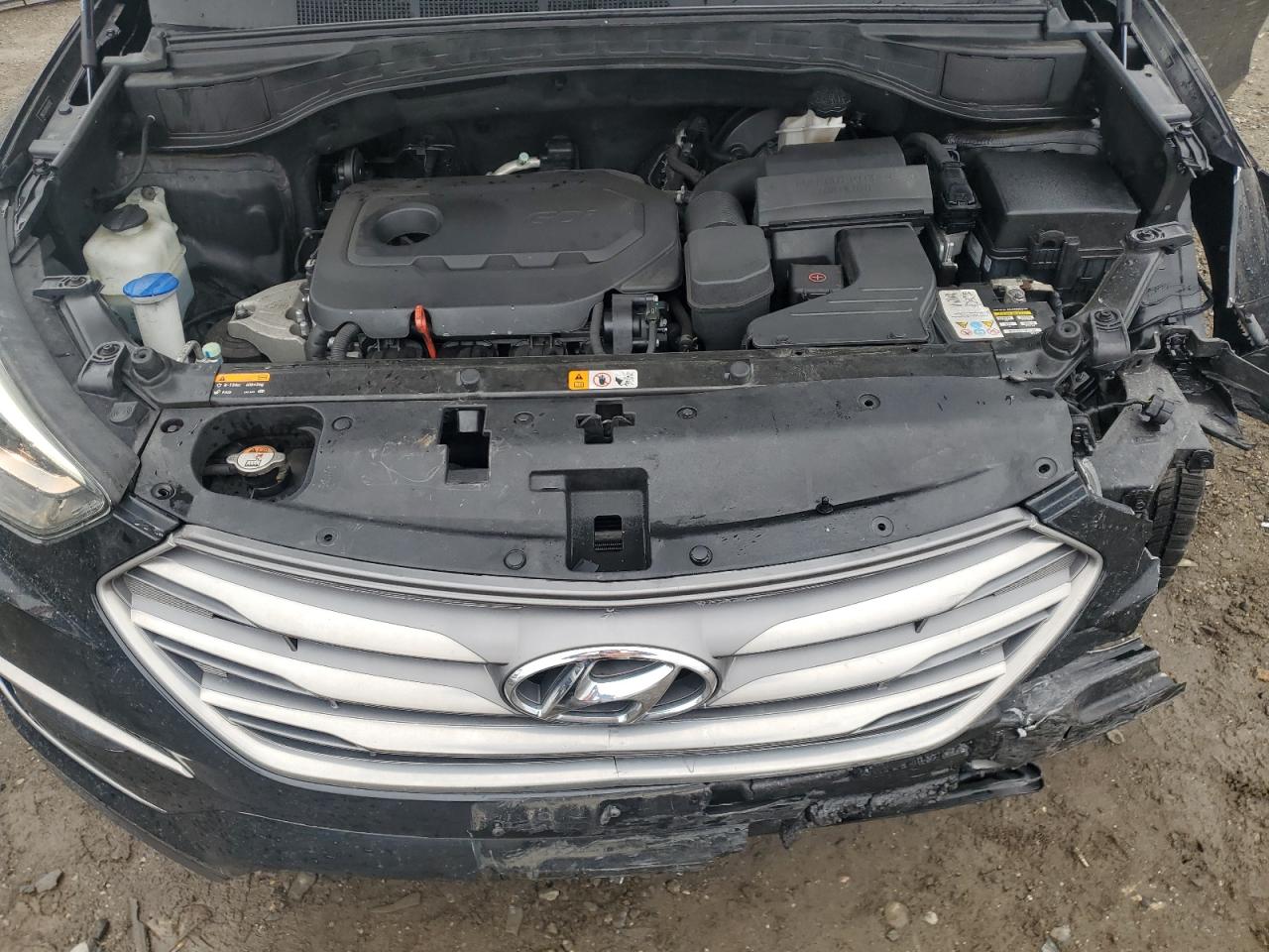 2017 Hyundai Santa Fe - Image 13