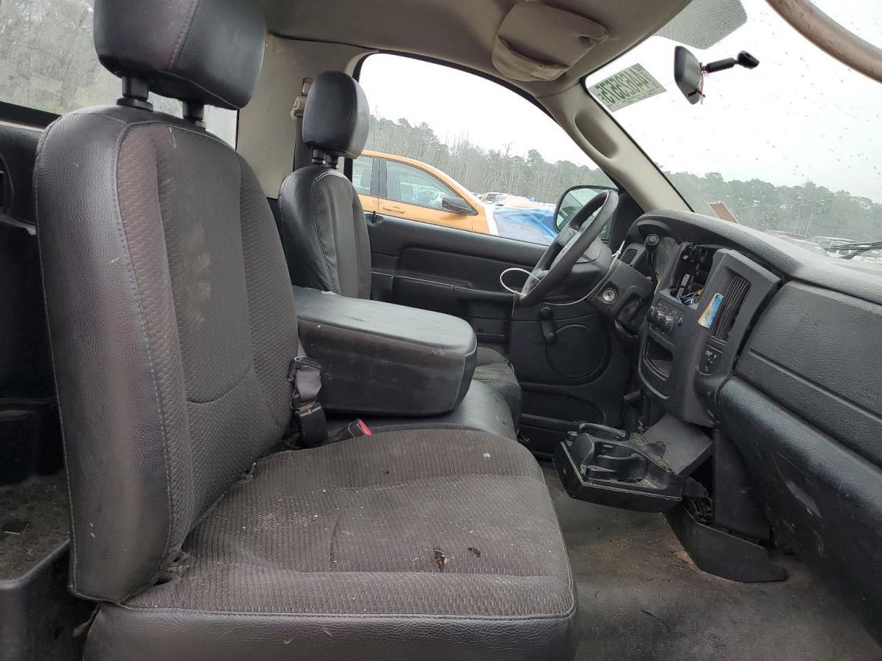 2005 Dodge RAM - Image 11