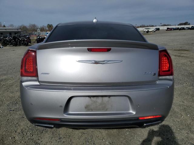  CHRYSLER 300 2018 Srebrny