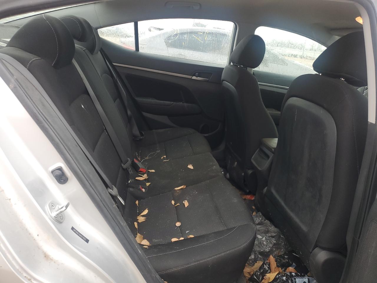 2018 Hyundai Elantra - Image 10