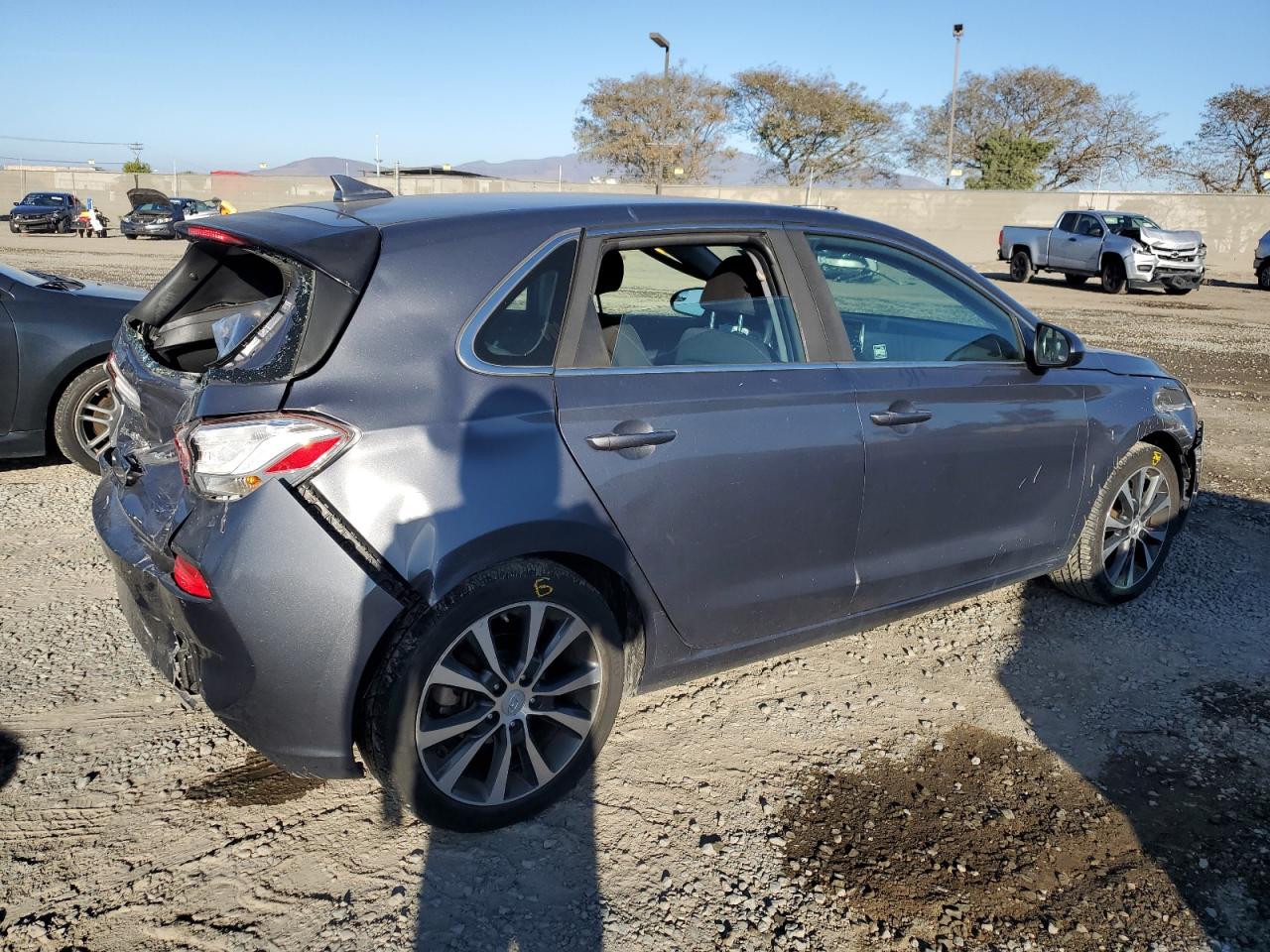 2018 Hyundai Elantra - Image 3