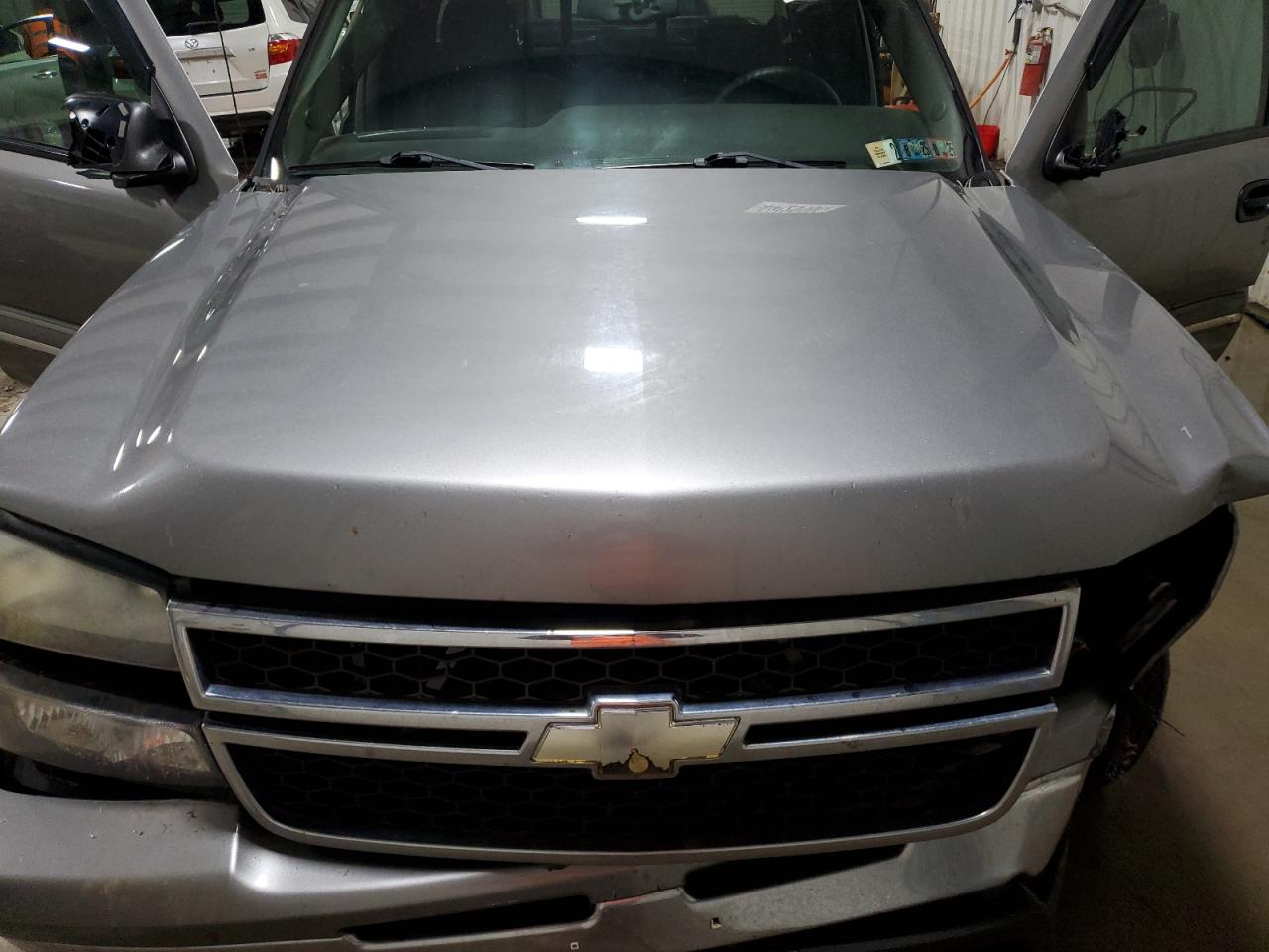 2006 Chevrolet Silverado - Image 11
