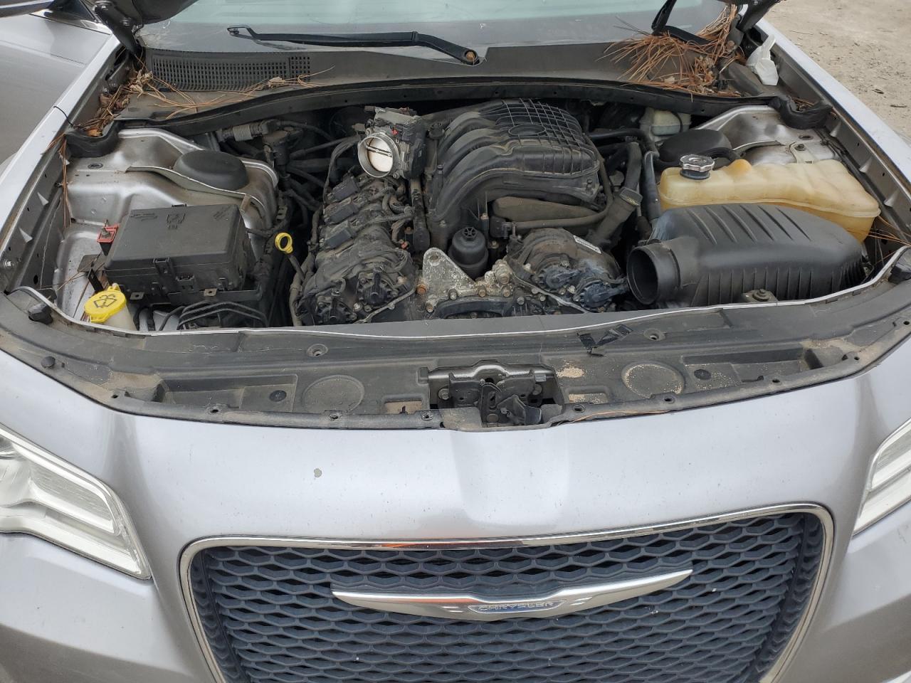 2015 Chrysler 300 - Image 11