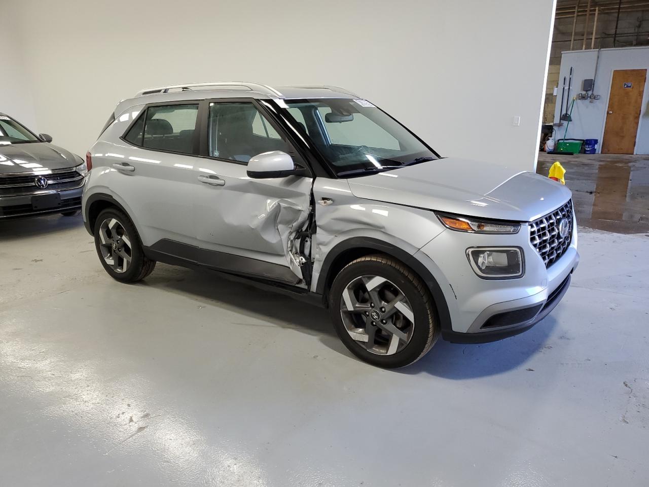 2021 Hyundai Venue - Image 4