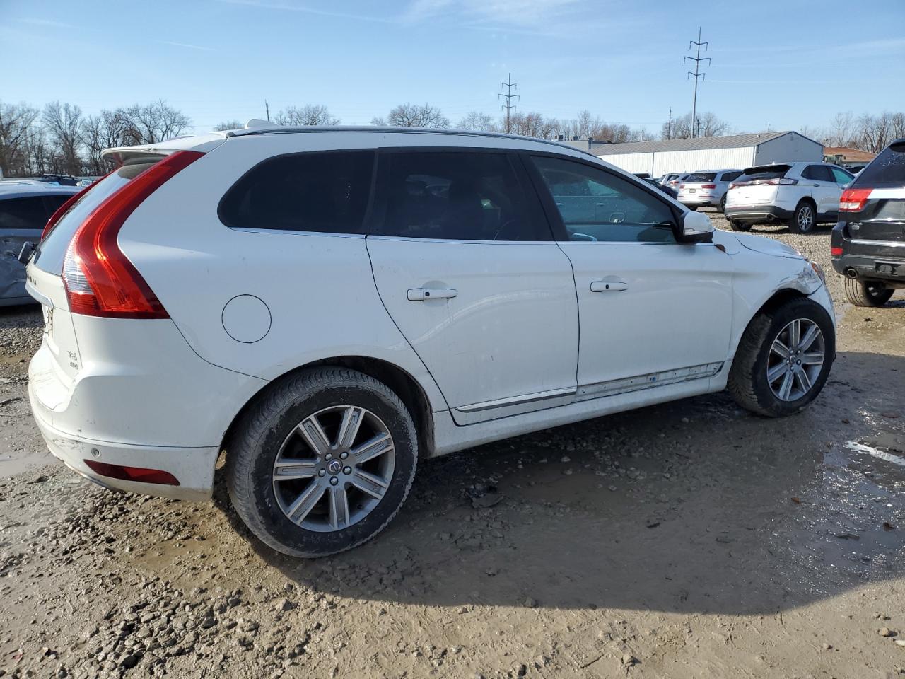 2017 Volvo XC60 - Image 3