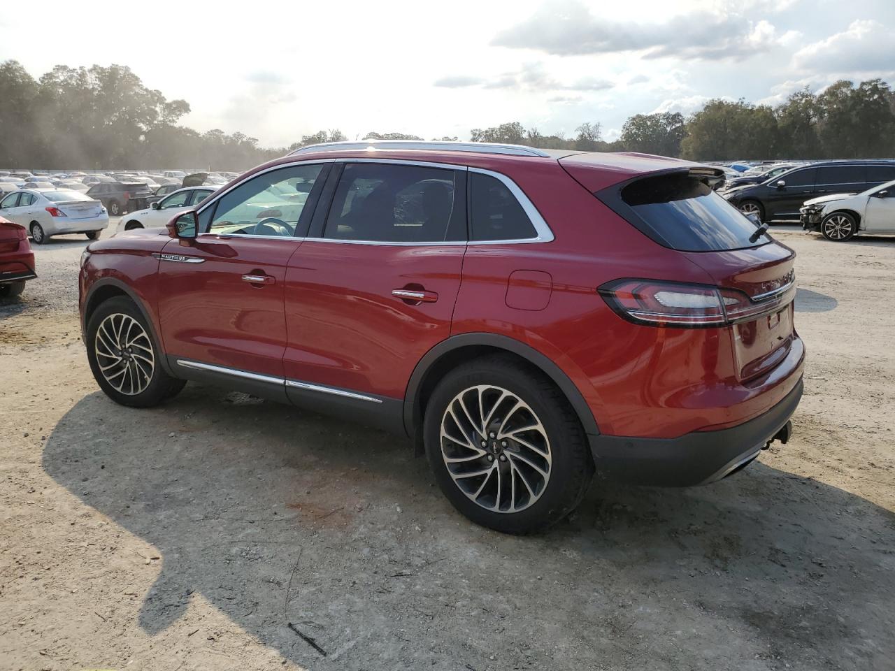 2019 Lincoln Nautilus - Image 2