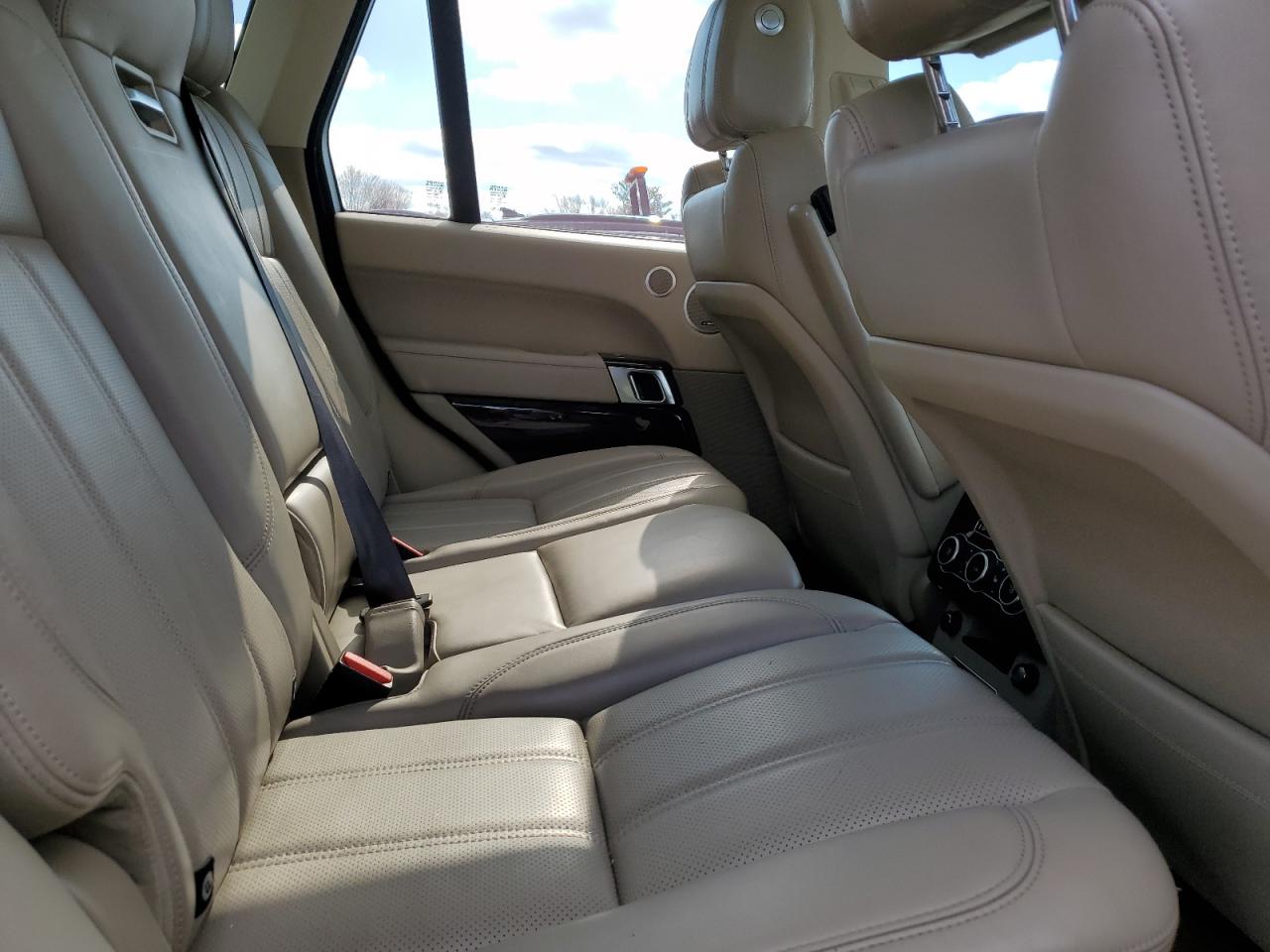 2016 Land Rover Range Rover - Image 11