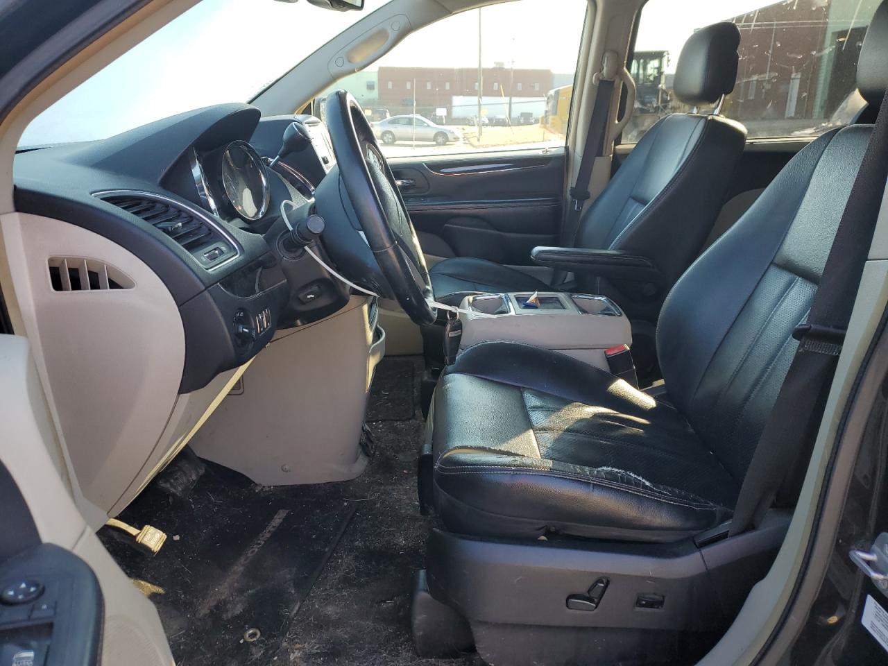 2014 Chrysler Town & Country - Image 7