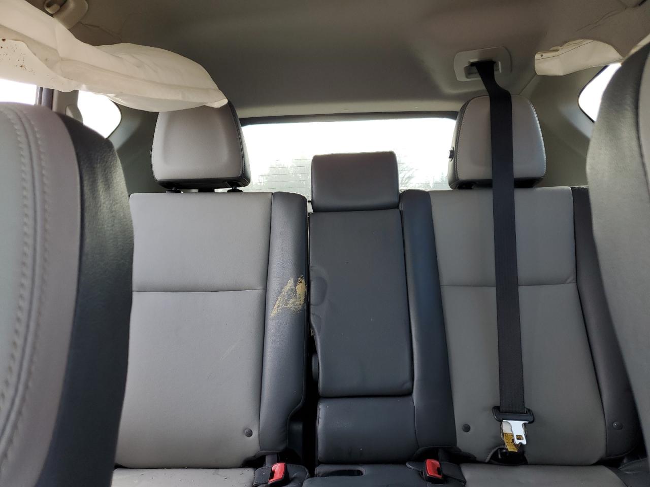 2015 Toyota RAV 4 - Image 10