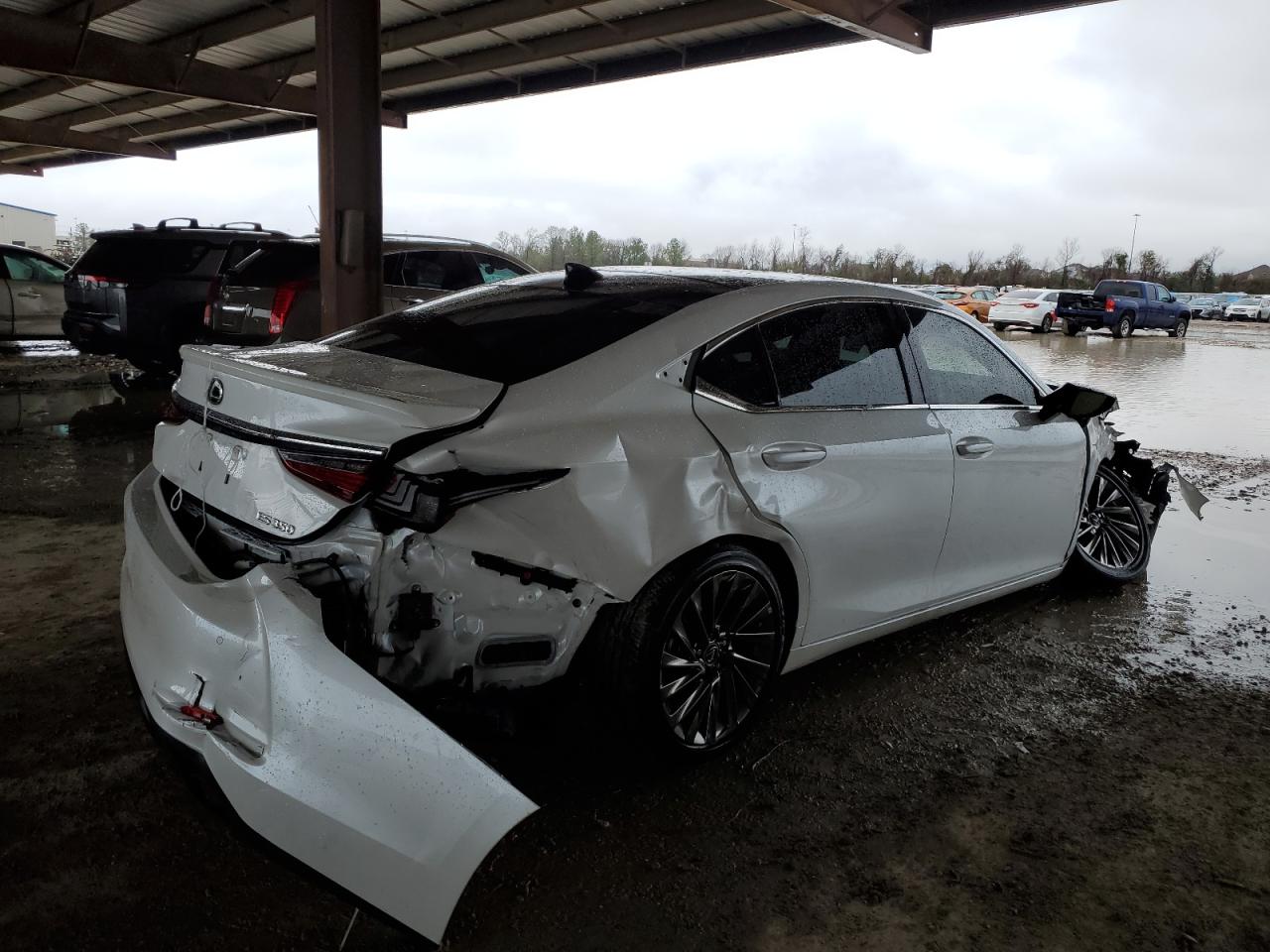 2024 Lexus ES - Image 3