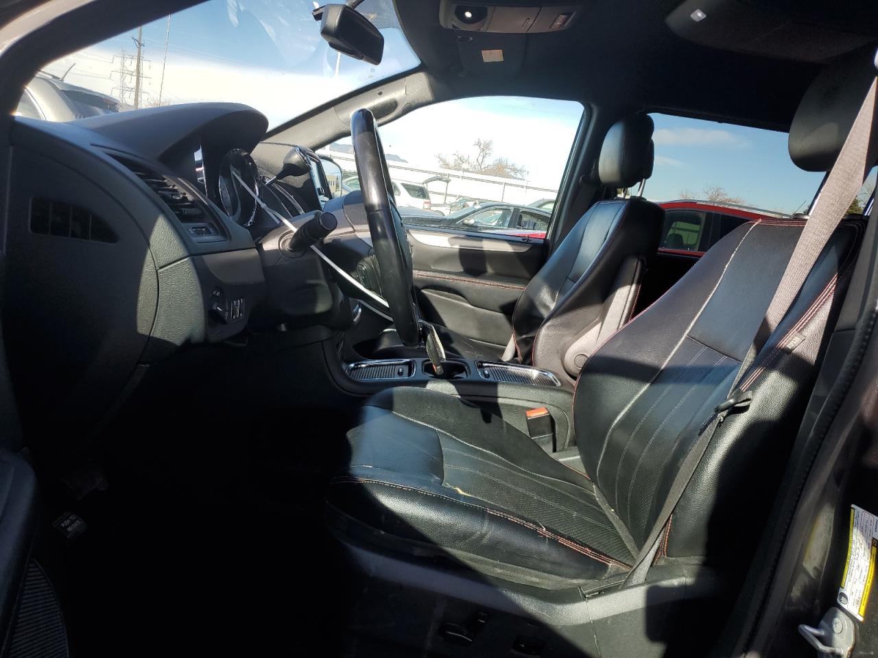 2017 Dodge Caravan - Image 7