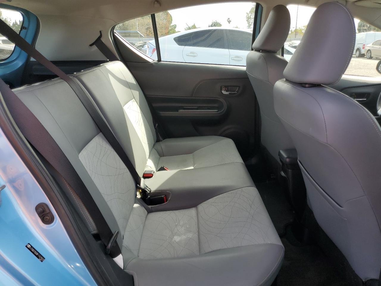 2015 Toyota Prius - Image 10