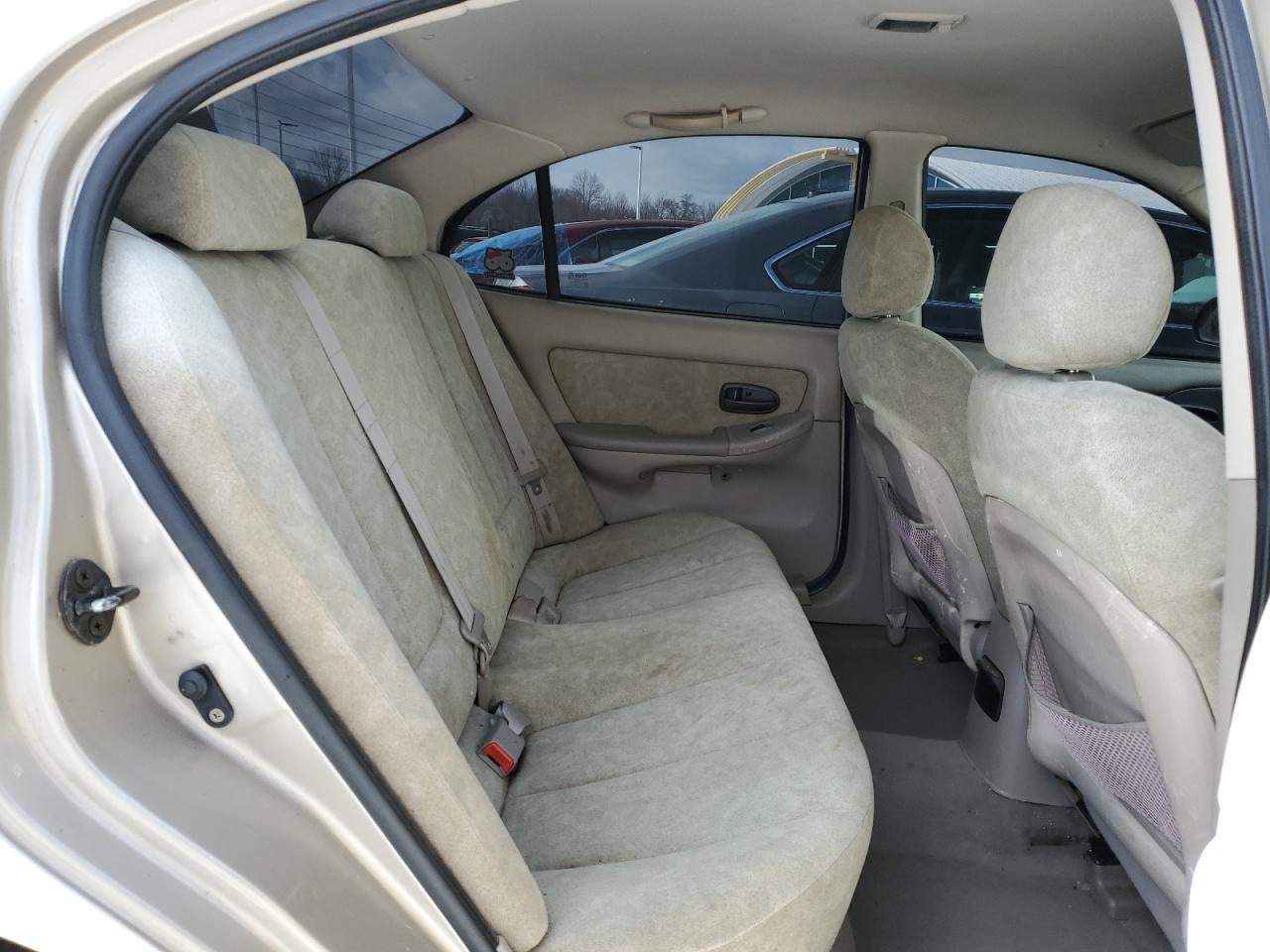 2003 Hyundai Elantra - Image 10