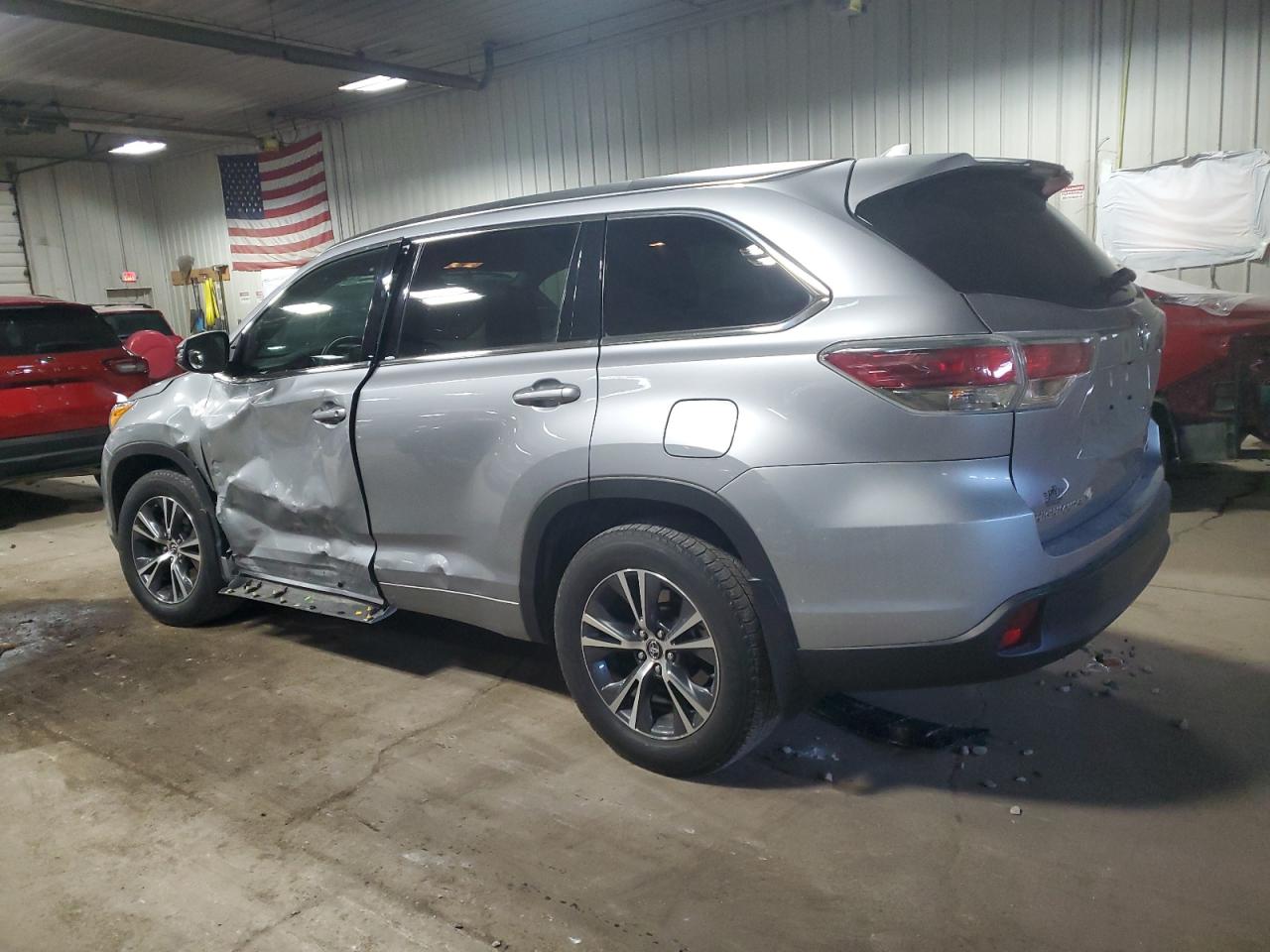 2016 Toyota Highlander - Image 2