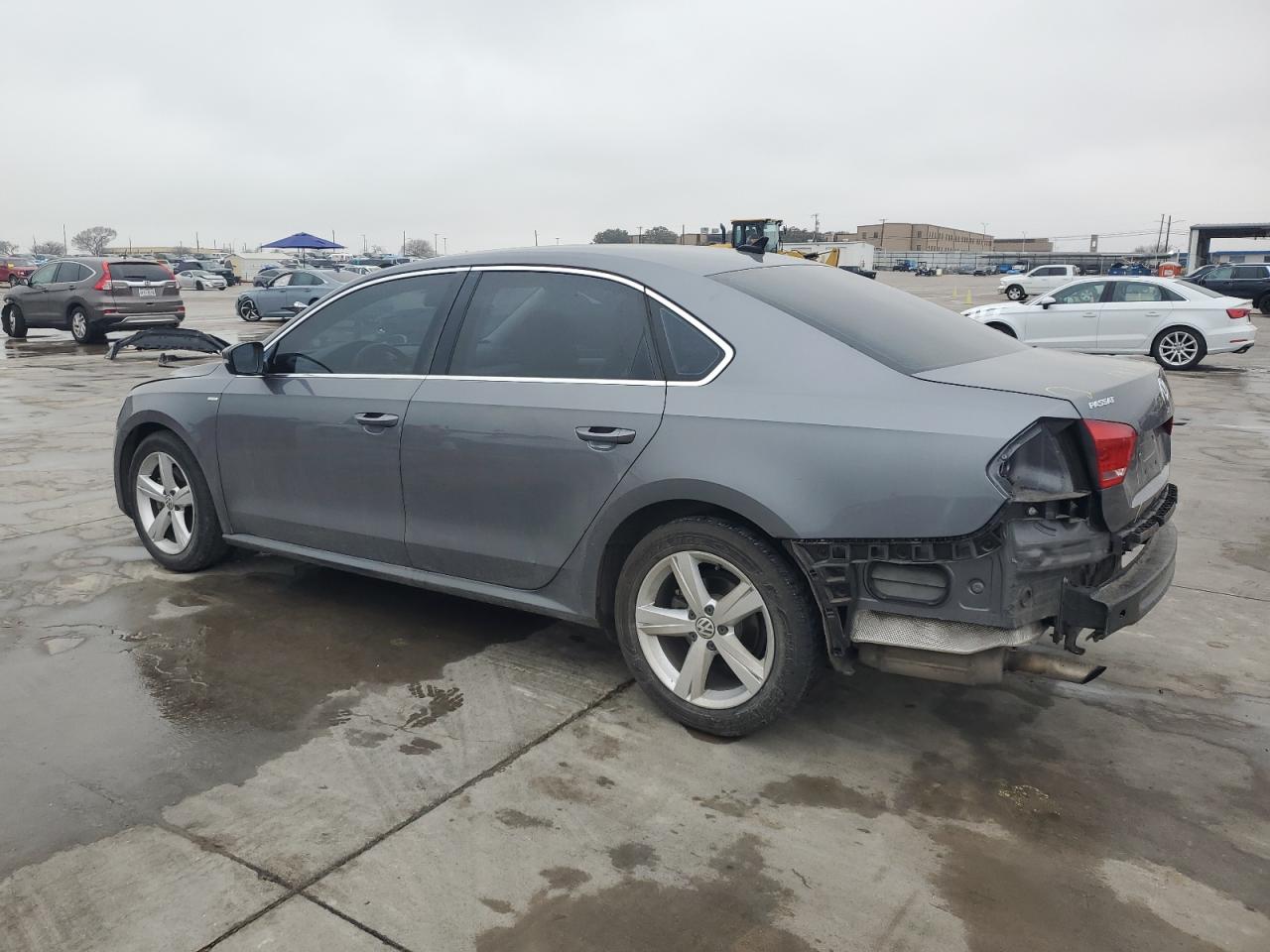 2014 Volkswagen Passat - Image 2