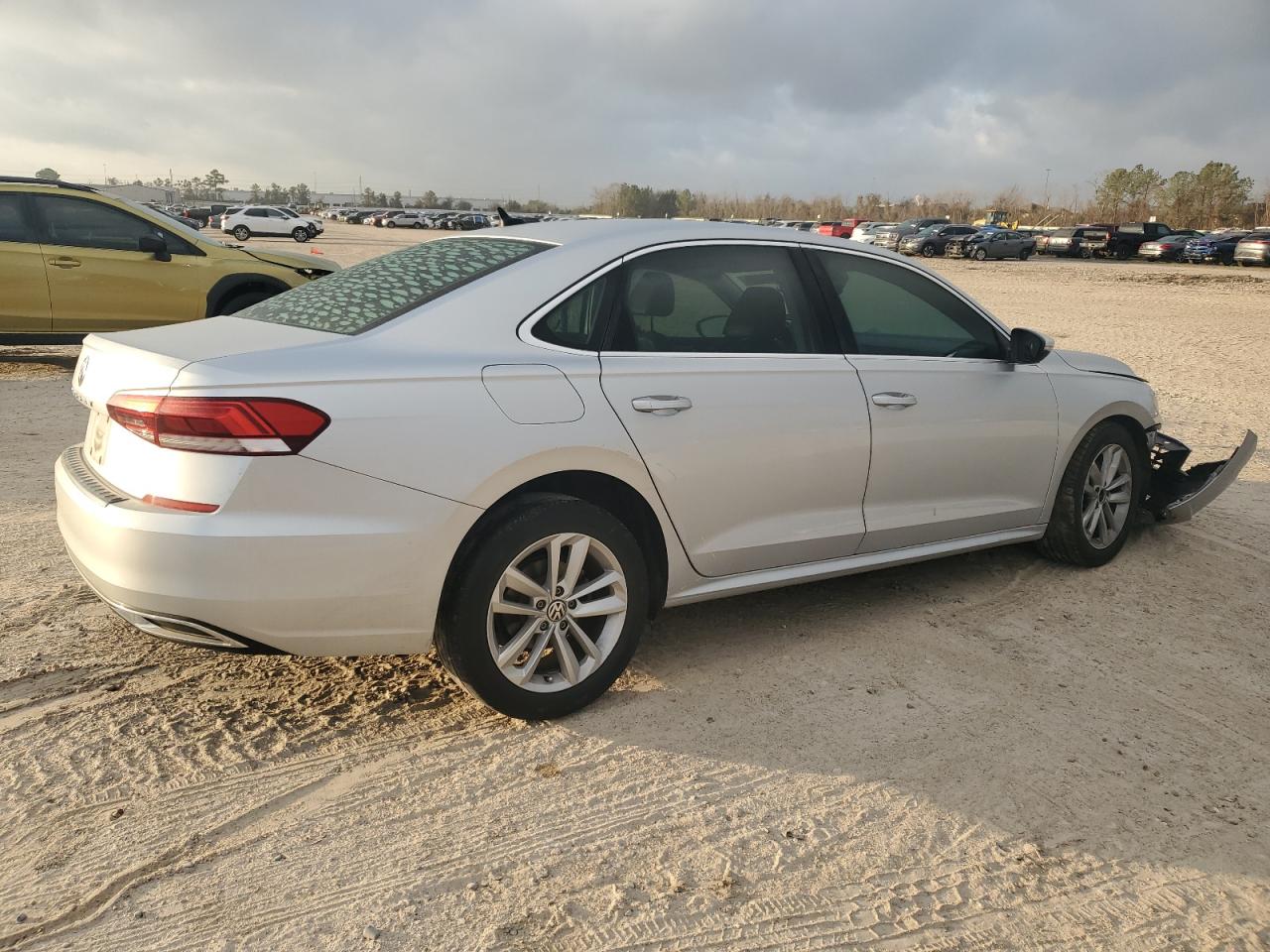 2020 Volkswagen Passat - Image 3