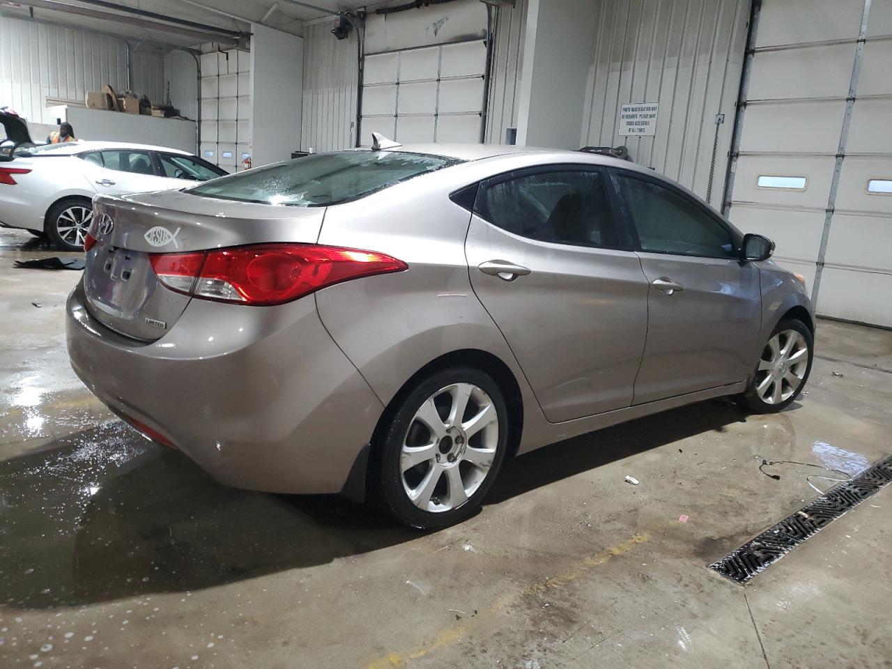 2013 Hyundai Elantra - Image 3