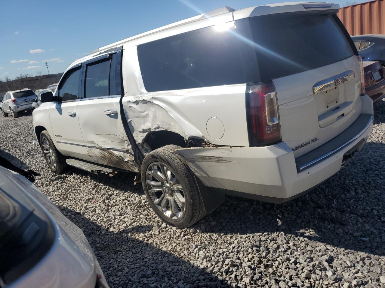 2016 GMC Yukon - Image 2