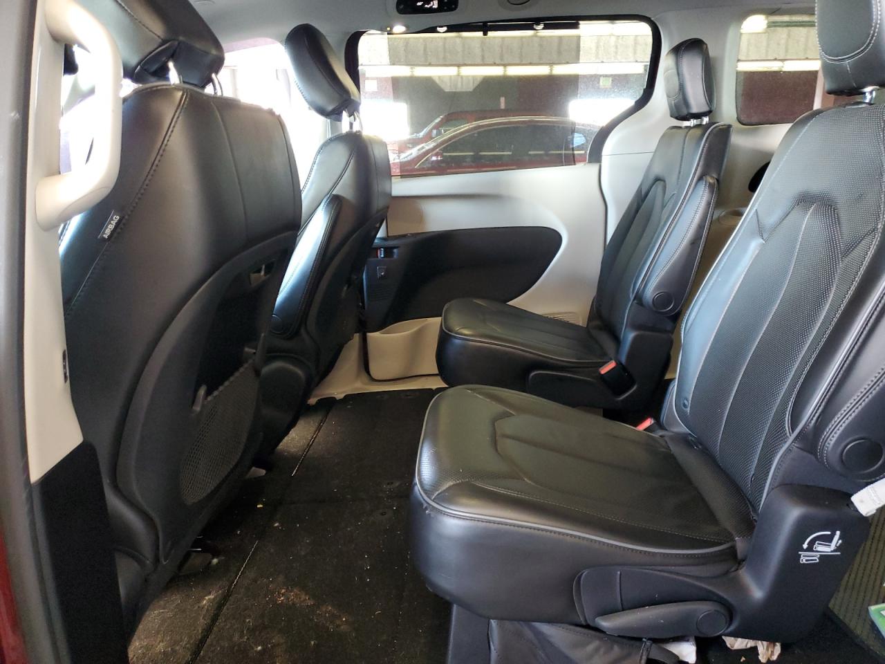 2019 Chrysler Pacifica - Image 12