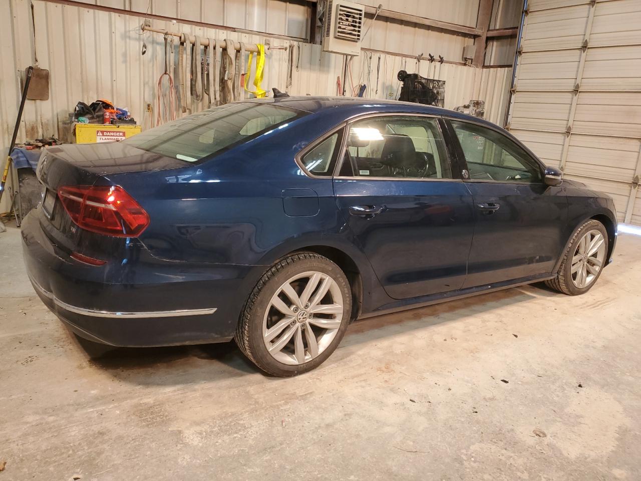 2019 Volkswagen Passat - Image 3