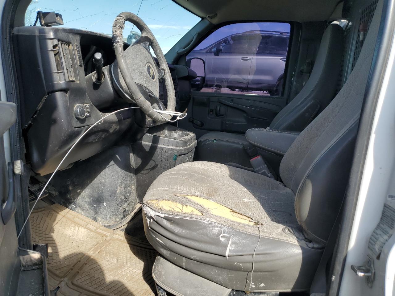 2010 Chevrolet Express - Image 7
