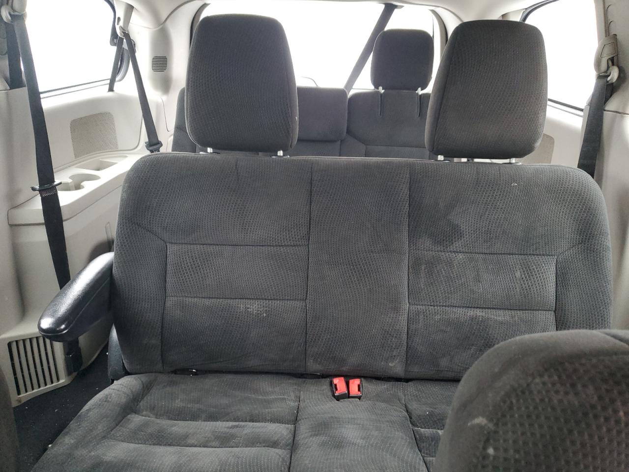 2016 Dodge Caravan - Image 10