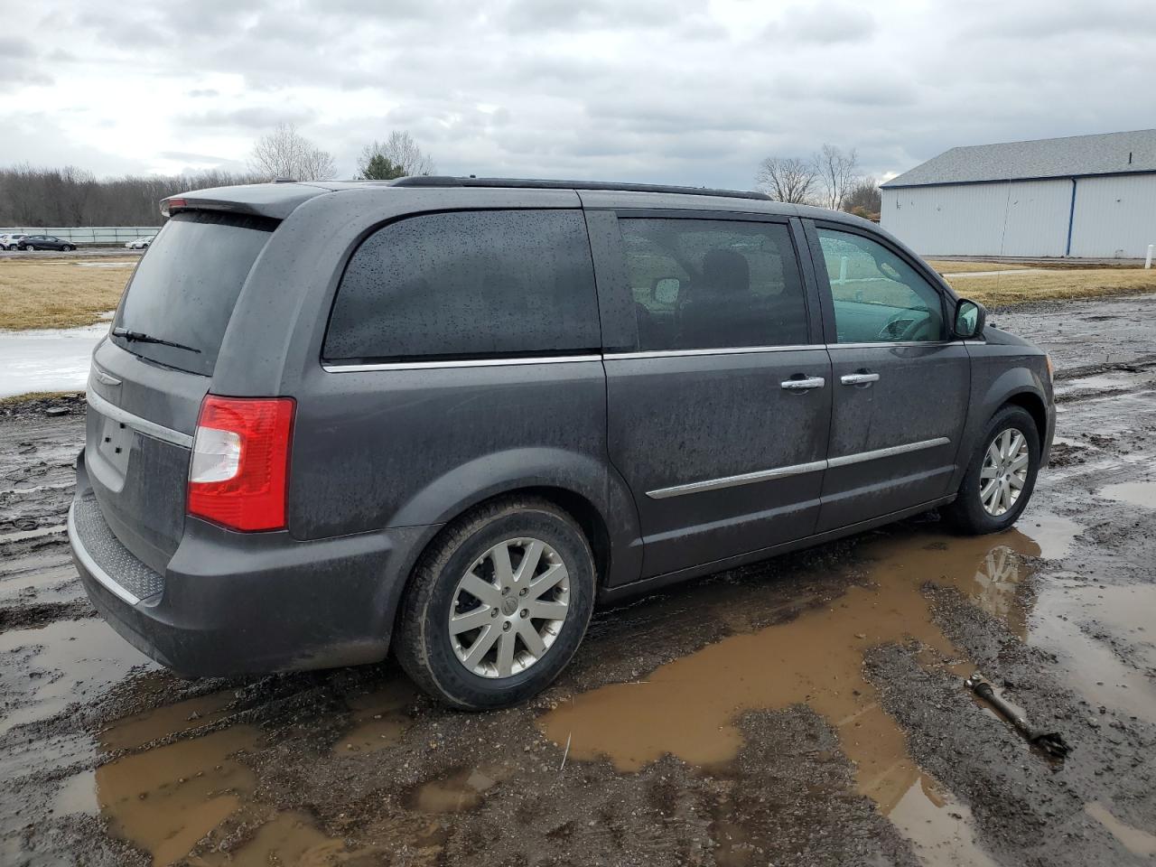 2015 Chrysler Town & Country - Image 3
