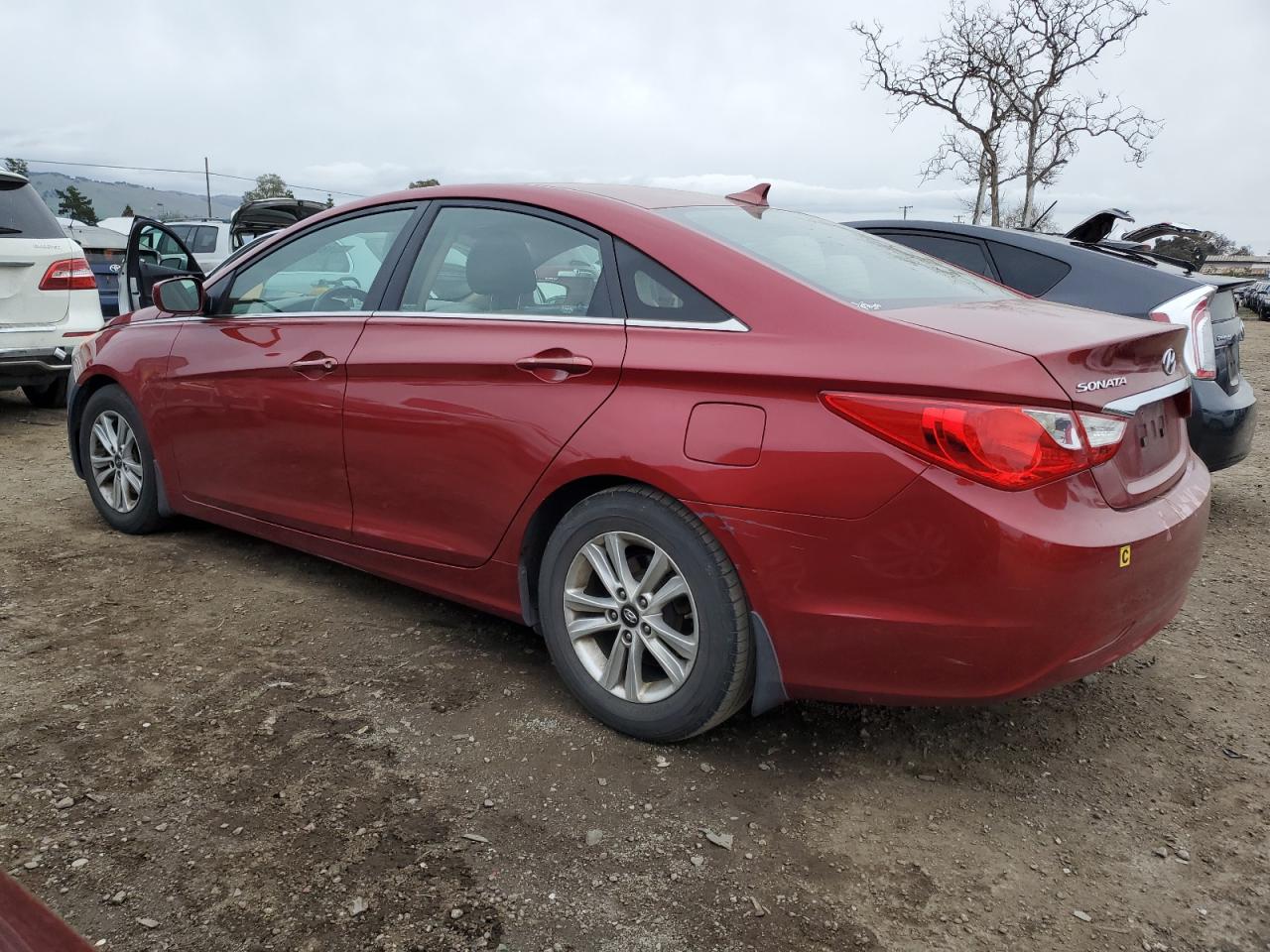 2011 Hyundai Sonata - Image 2
