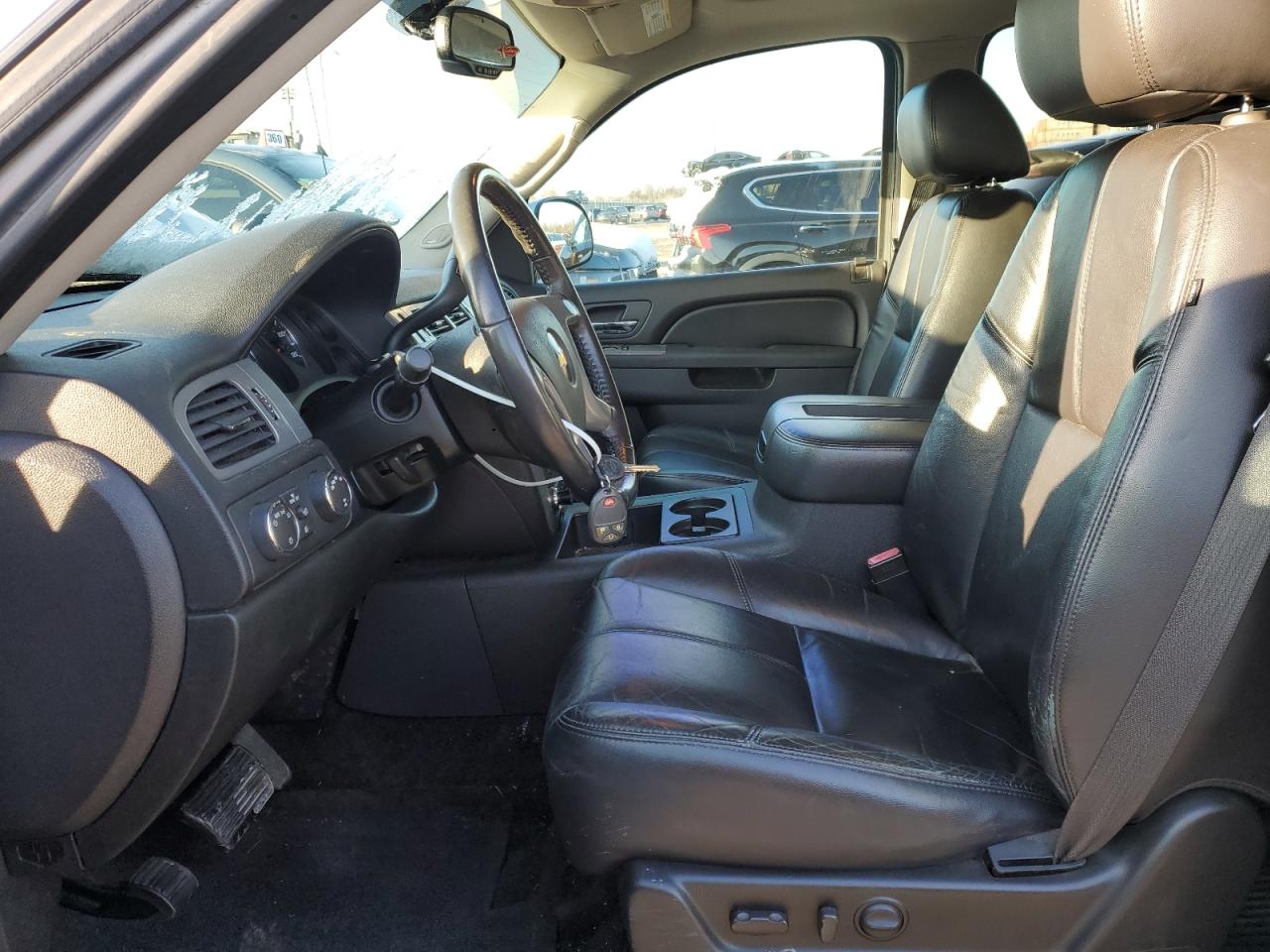 2010 Chevrolet Avalanche - Image 7