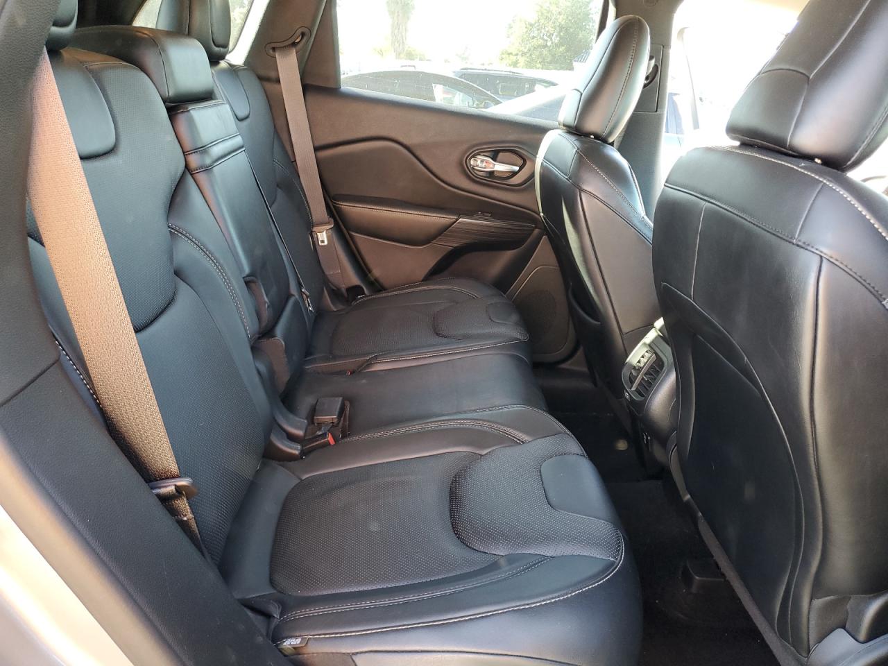 2014 Jeep Grand Cherokee - Image 12