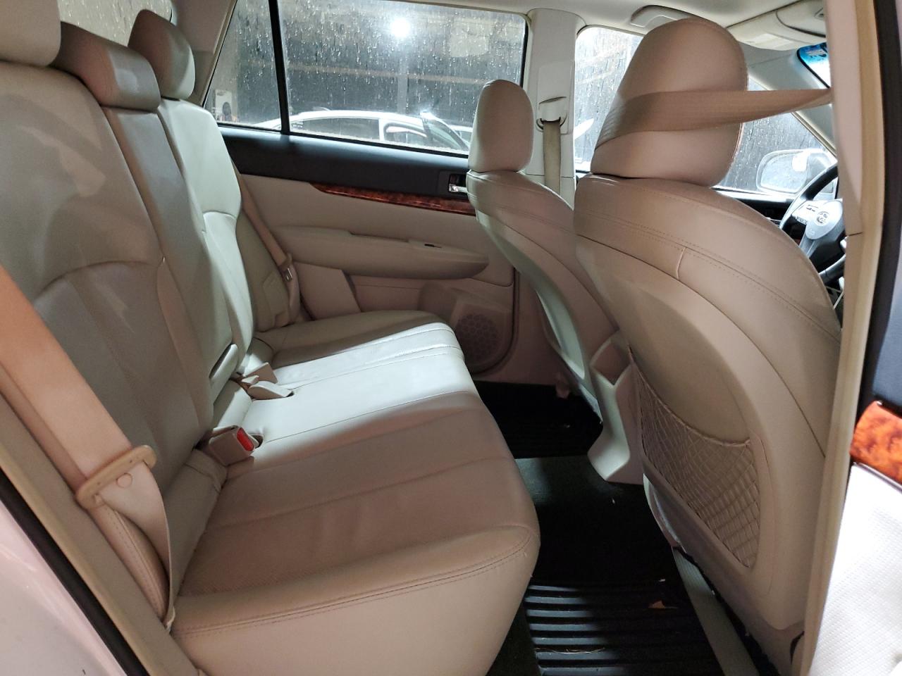 2012 Subaru Outback - Image 10