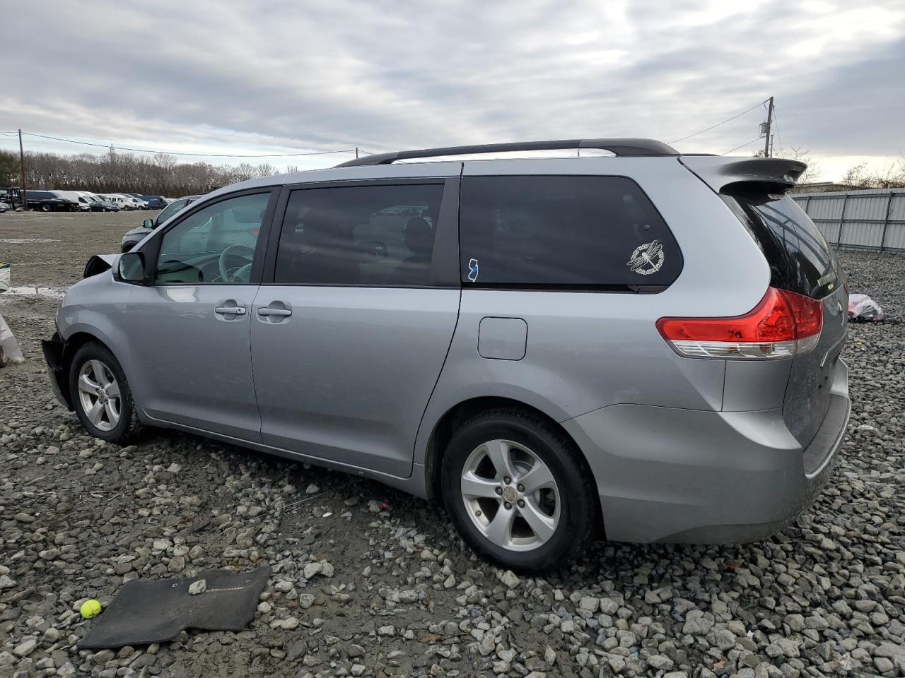 2011 Toyota Sienna - Image 2