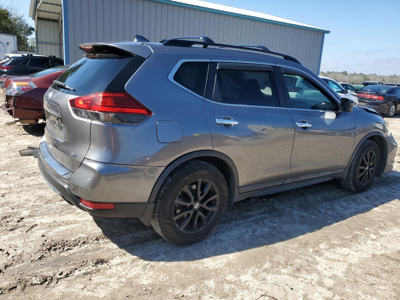 2017 Nissan Rogue - Image 3