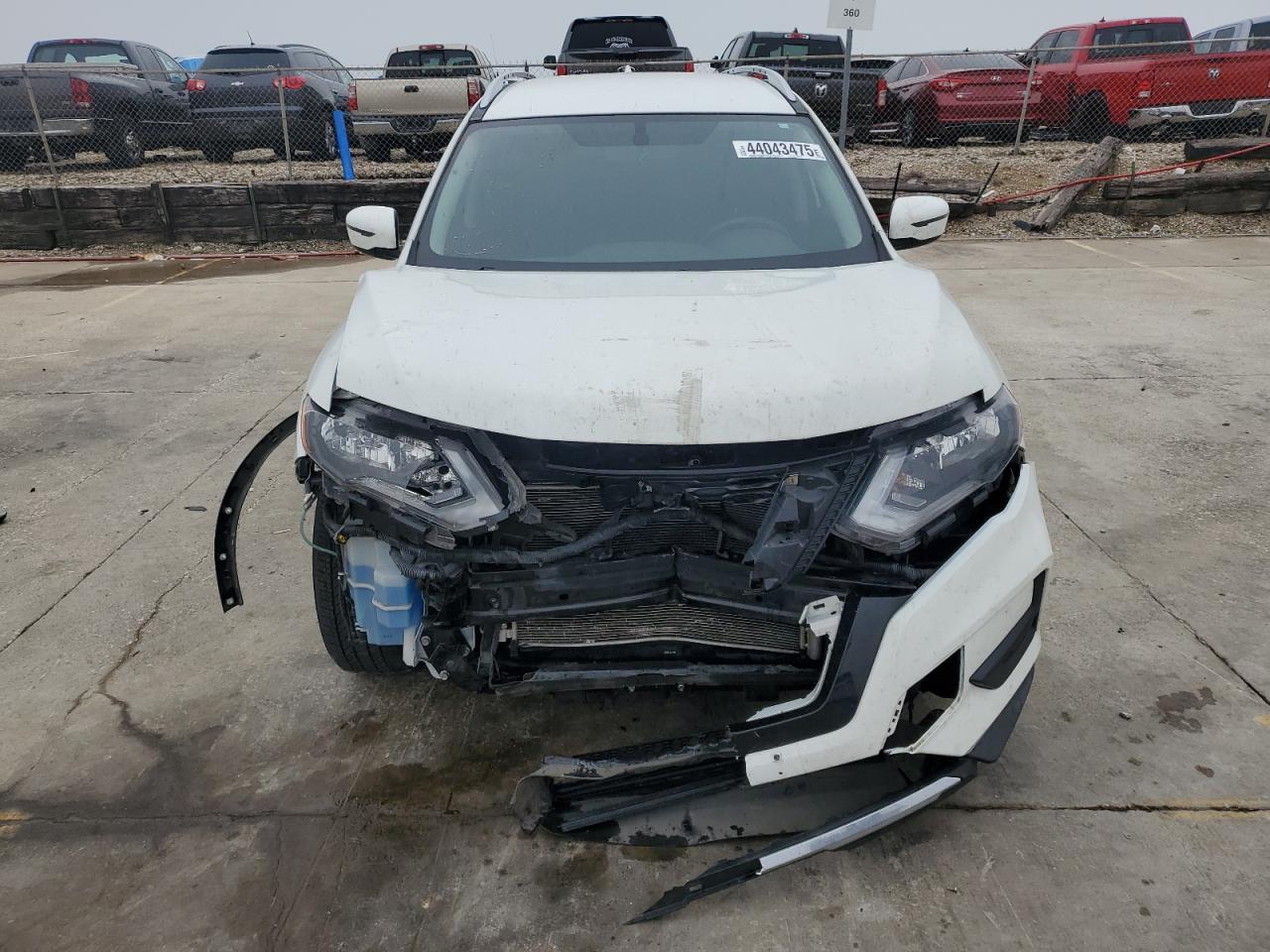 2018 Nissan Rogue - Image 5