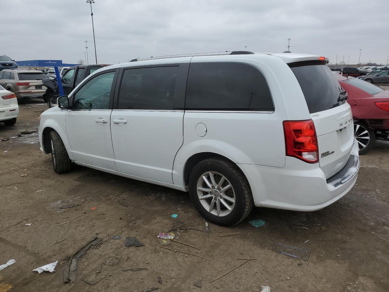 2019 Dodge Caravan - Image 2