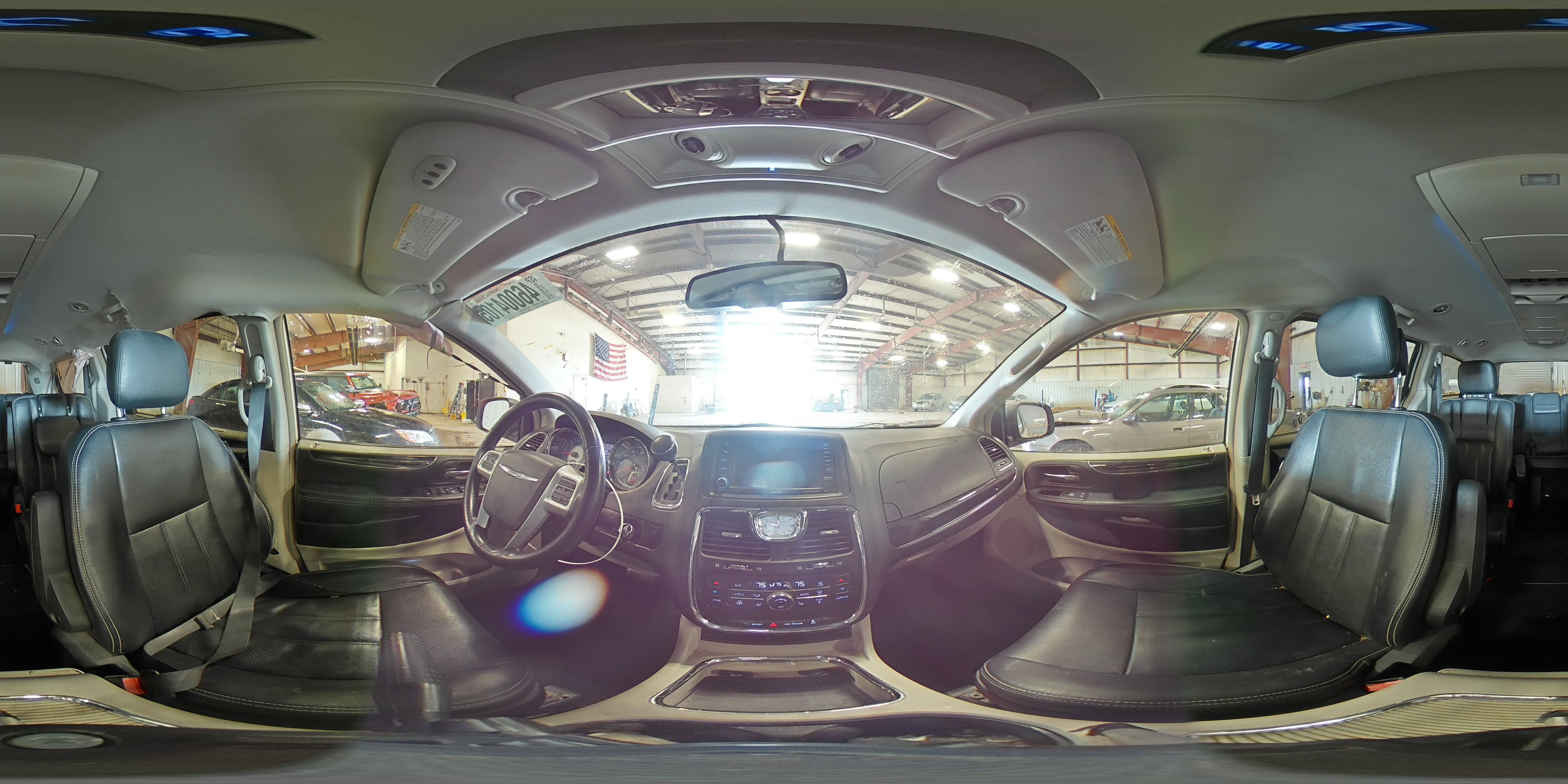 2015 Chrysler Town & Country - Image 15