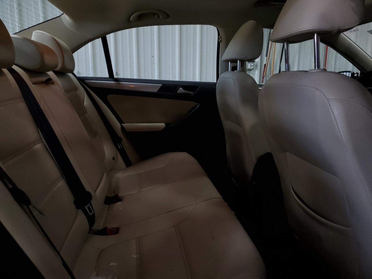 2017 Volkswagen Jetta - Image 10