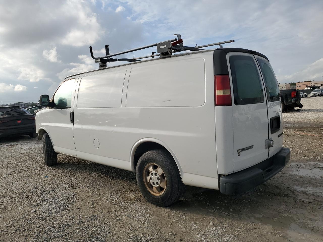 2003 Chevrolet Express - Image 2