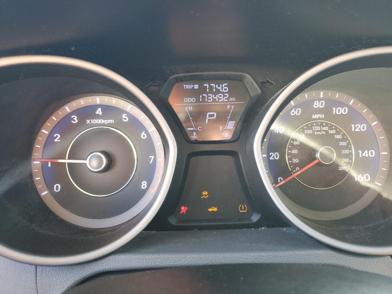 2011 Hyundai Elantra - Image 9