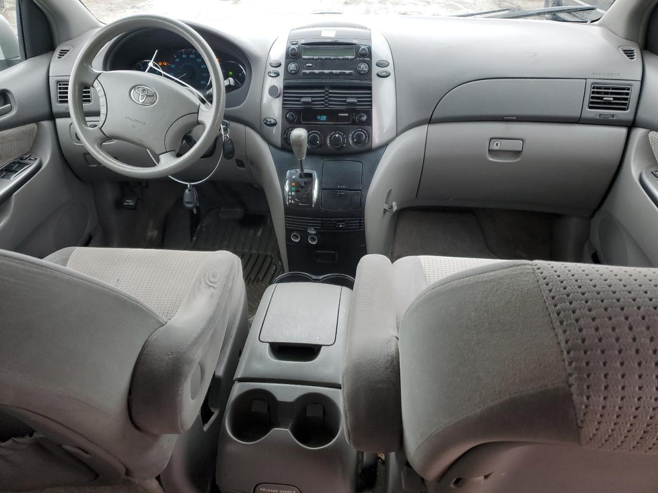 2008 Toyota Sienna - Image 8