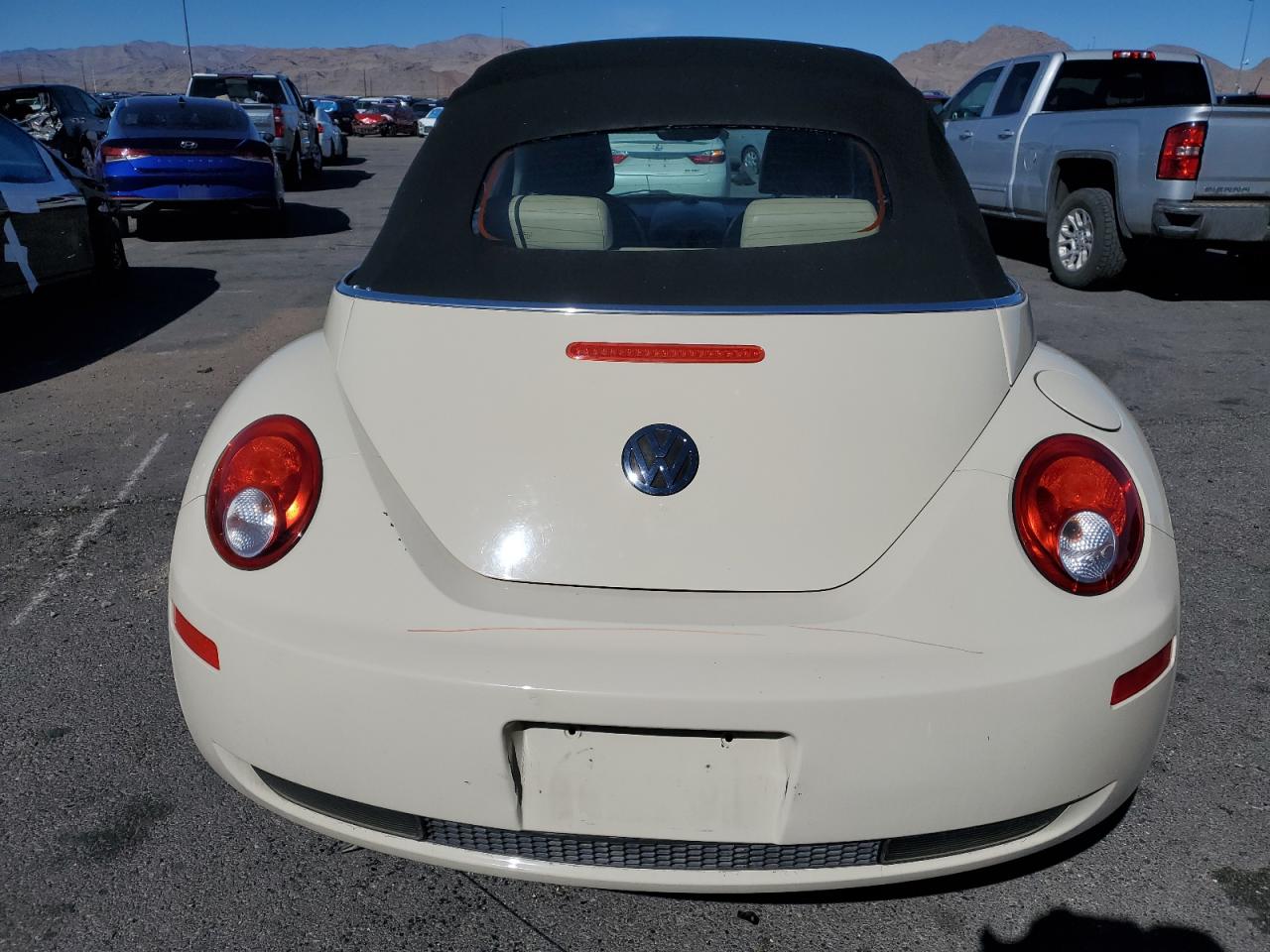 2010 Volkswagen Beetle - Image 6