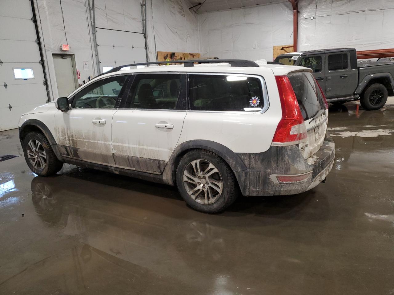 2014 Volvo XC70 - Image 2