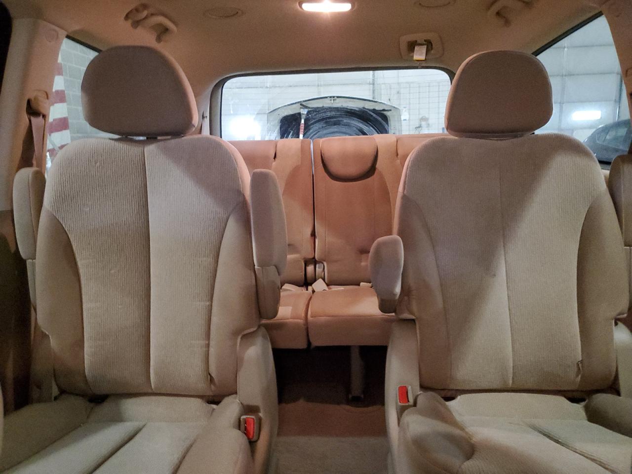 2012 Kia Sedona - Image 10