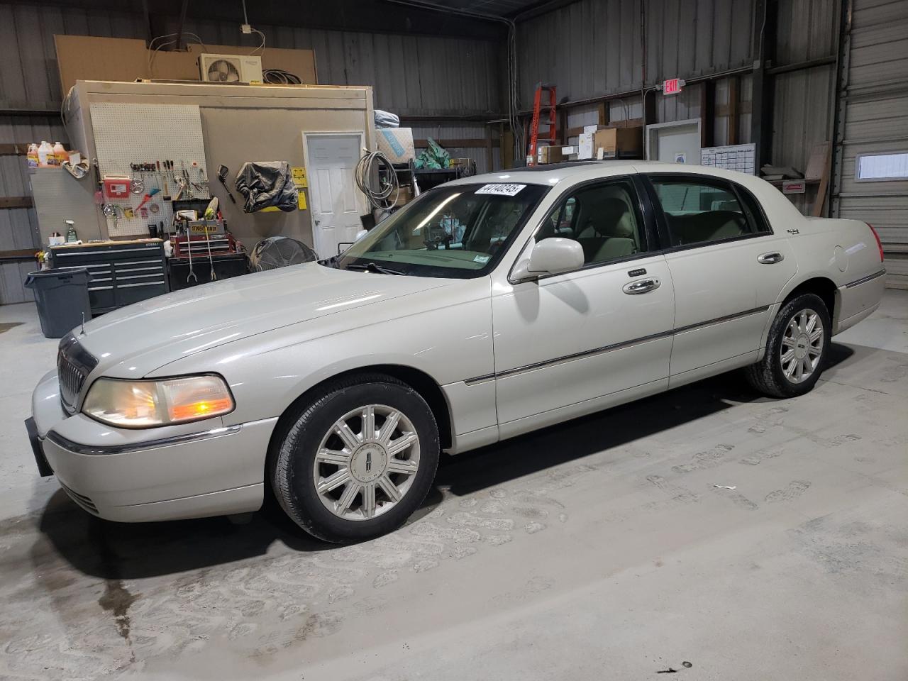 2007 Lincoln Town Car Signature Limited იყიდება Rogersville-ში, MO - Normal Wear
