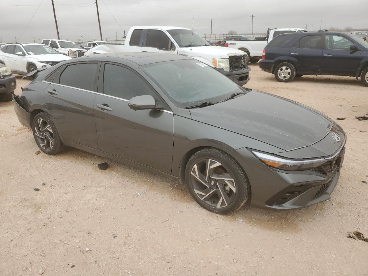 2024 Hyundai Elantra - Image 4